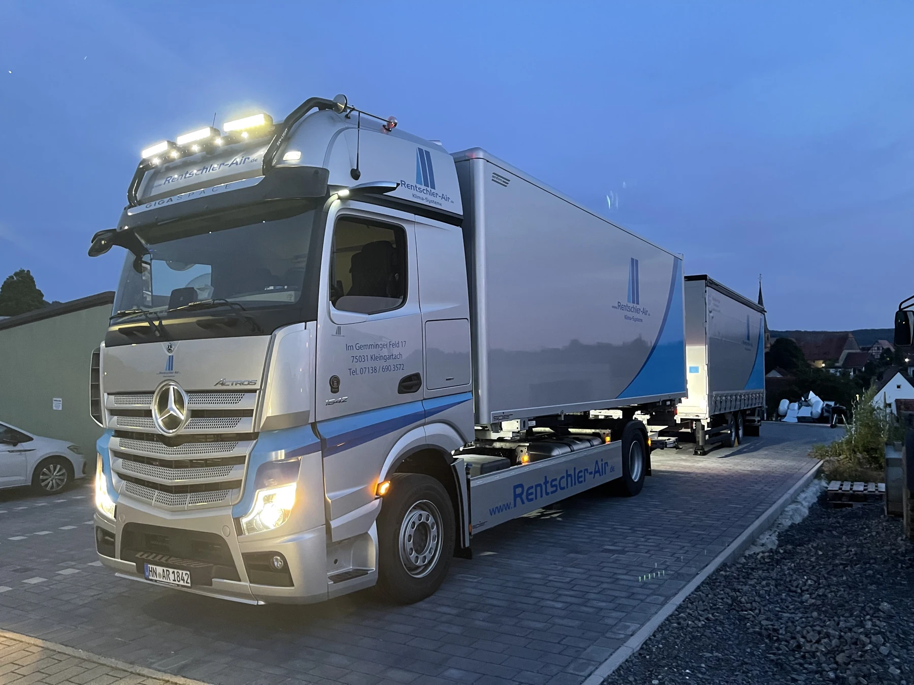 Firmen-LKW von Rentschler Air